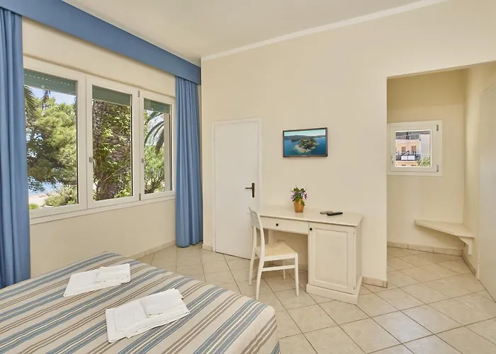 Rodriguez 3* カポリーヴェリ